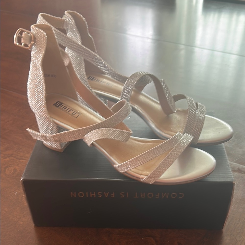 IDIFU Silver Heels Elegant and Stylish